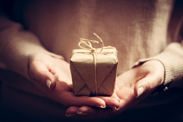 Come scegliere un regalo per chi non si conosce bene